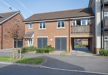 2 bedroom maisonette for sale - Hurst Avenue, Blackwater, Camberley, Hampshire, GU17